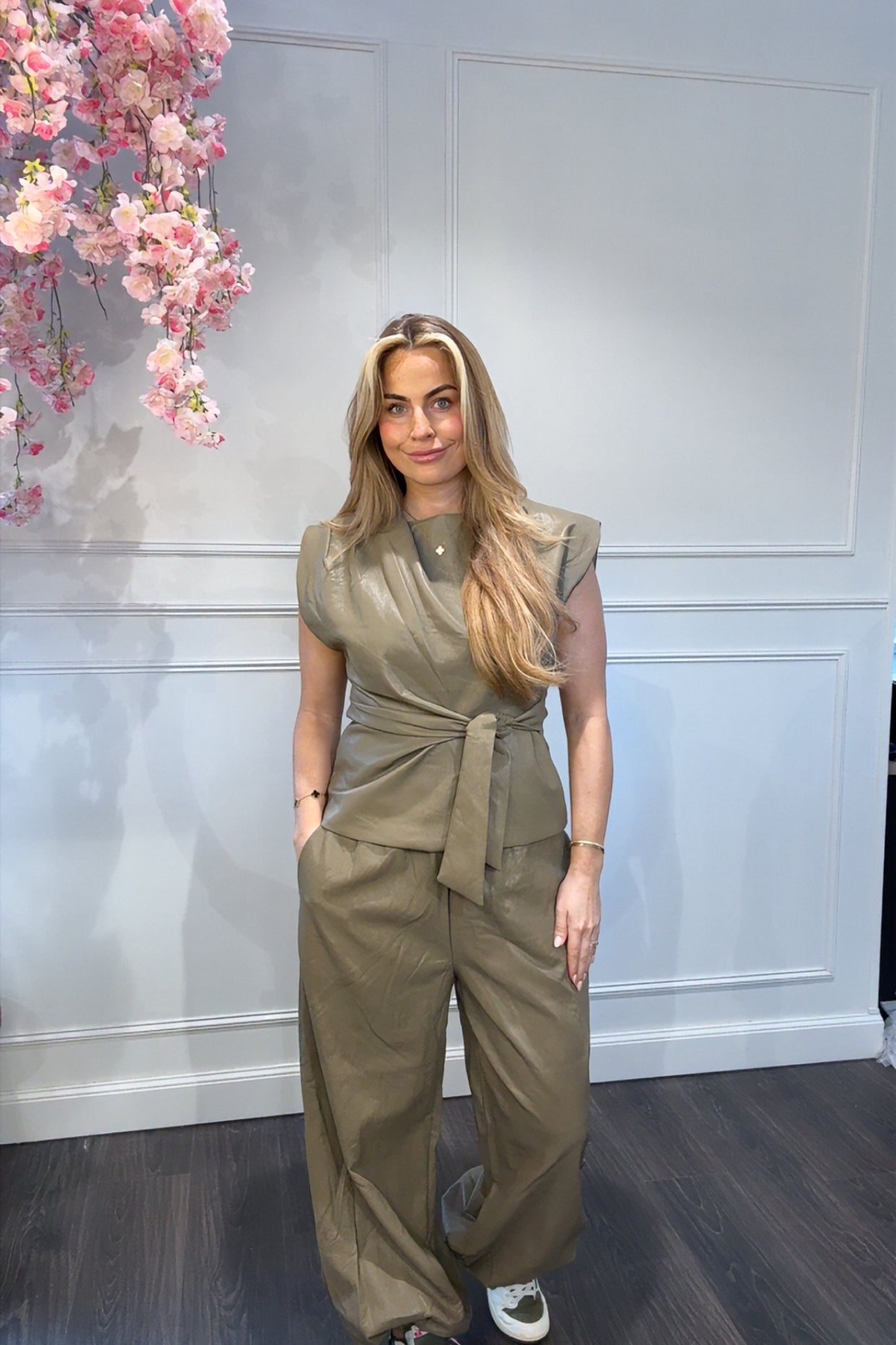 Broek Vegan Leer Army Green Ambika
