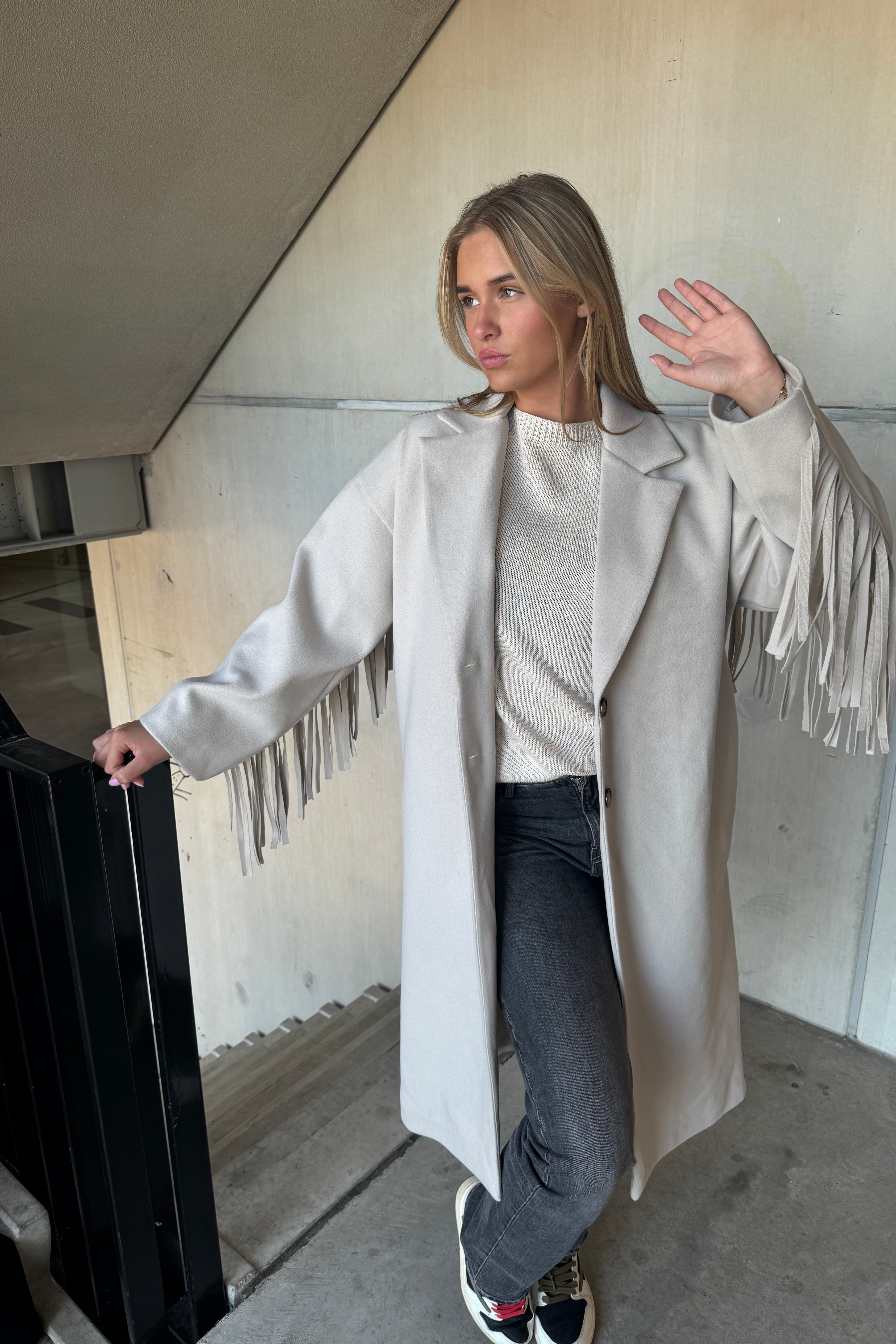 Jas Fringe Revival Room- Wit