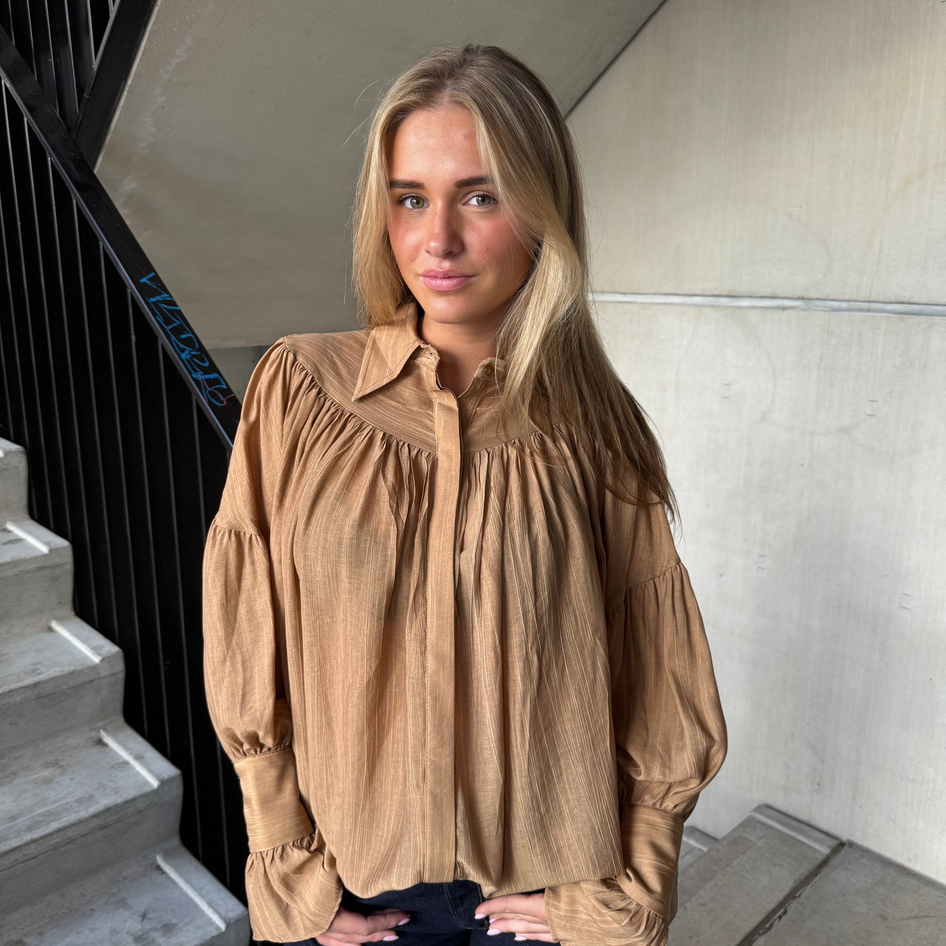 Blouse met Plooien en Mouwdetails Camel
