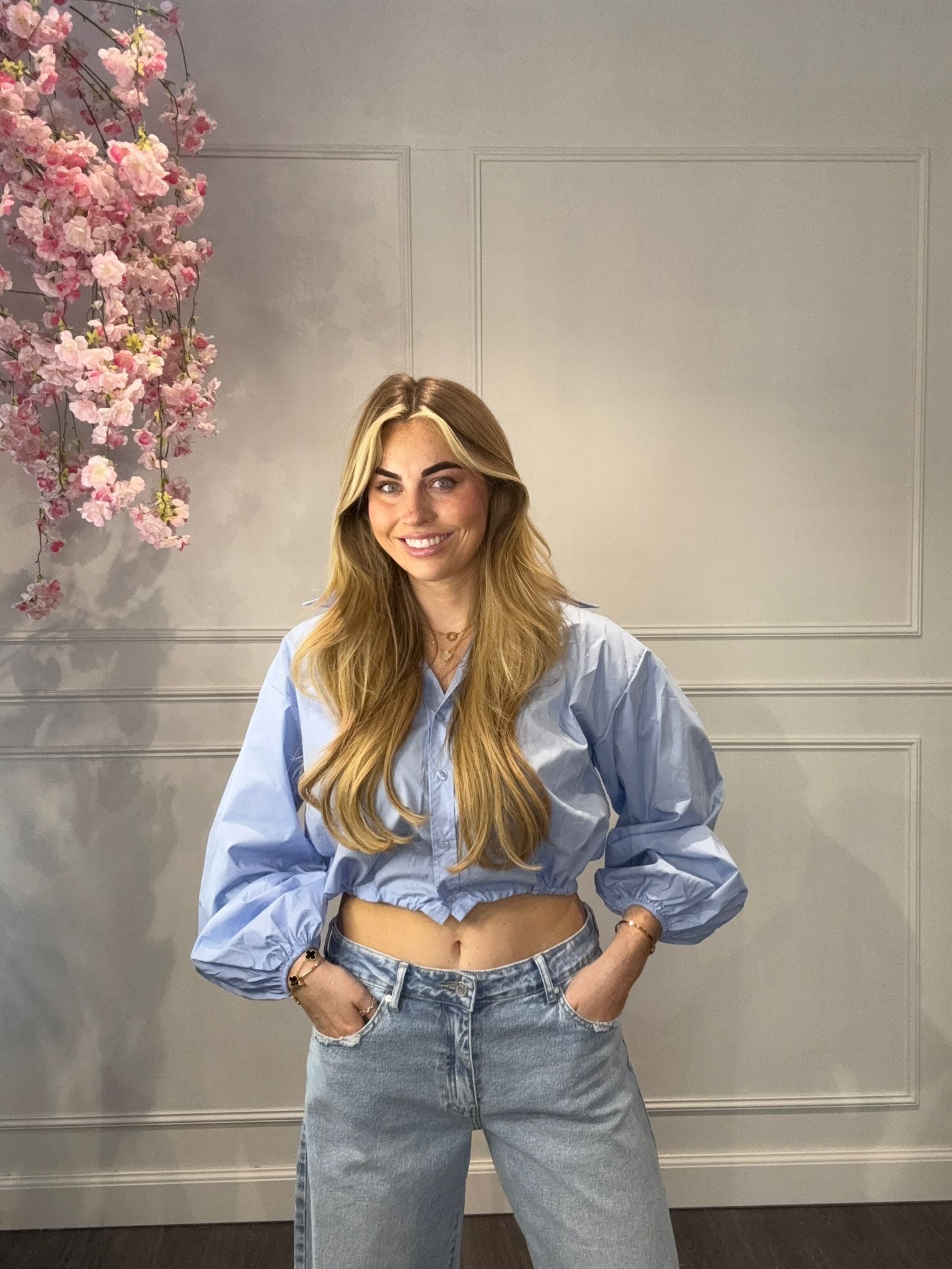 Blouse Cropped Lichtblauw met Koord