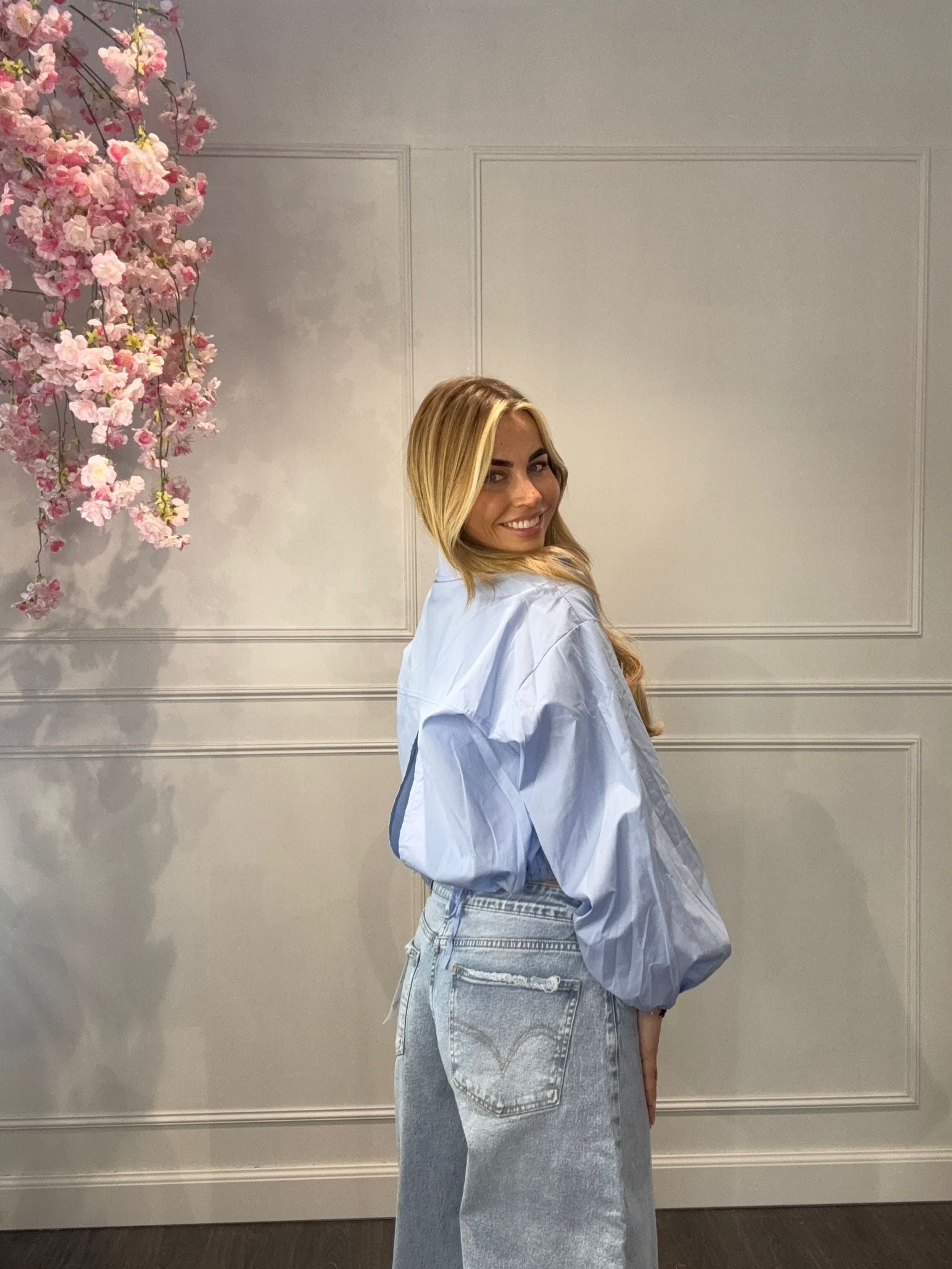 Blouse Cropped Lichtblauw met Koord
